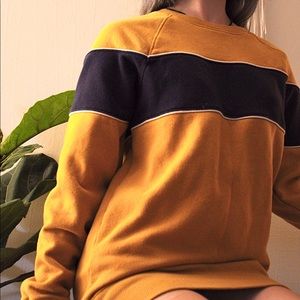 Yellow crewneck with blue stripe